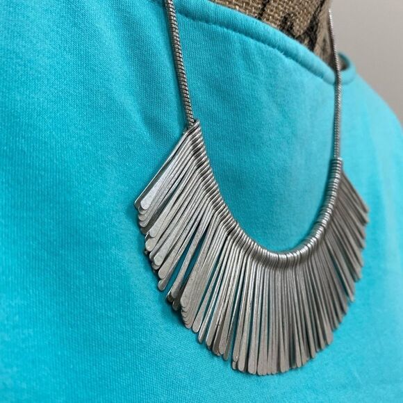 Stella & Dot essential fringe silver collar statement necklace - Picture 7 of 9
